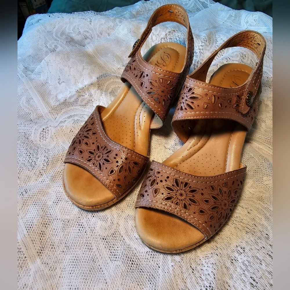 Biza Morocco Chunky Heeled Clog Leather Laser Cut  size 9